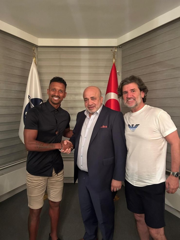 Бывший хавбек «Манчестер Юнайтед» Нани перешёл в турецкий клуб