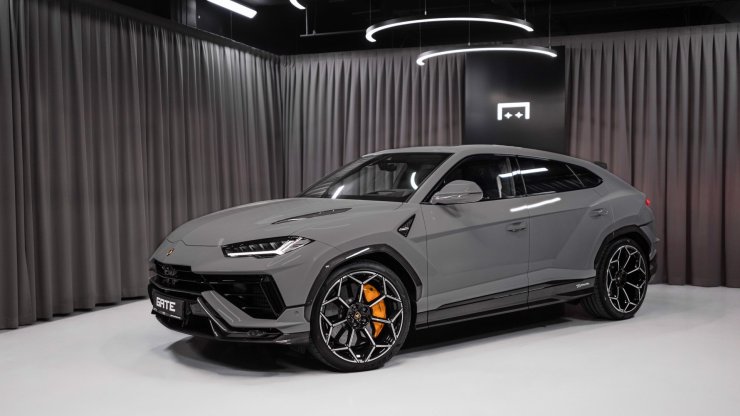 Lamborghini, Mercedes и Rolls-Royce. На чём ездят звёзды лондонского «Арсенала»
