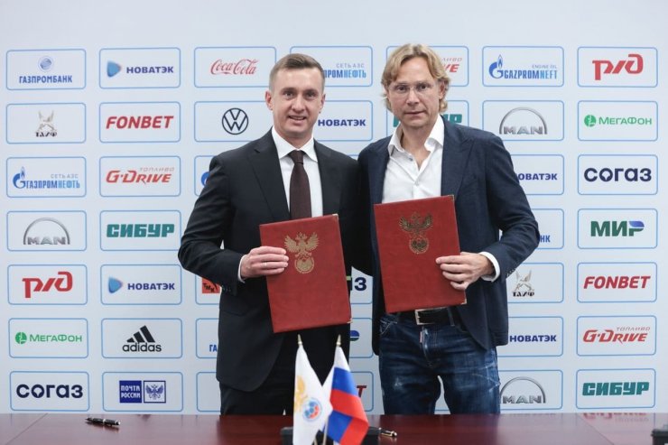 Карпин вступил в должность главного тренера сборной России