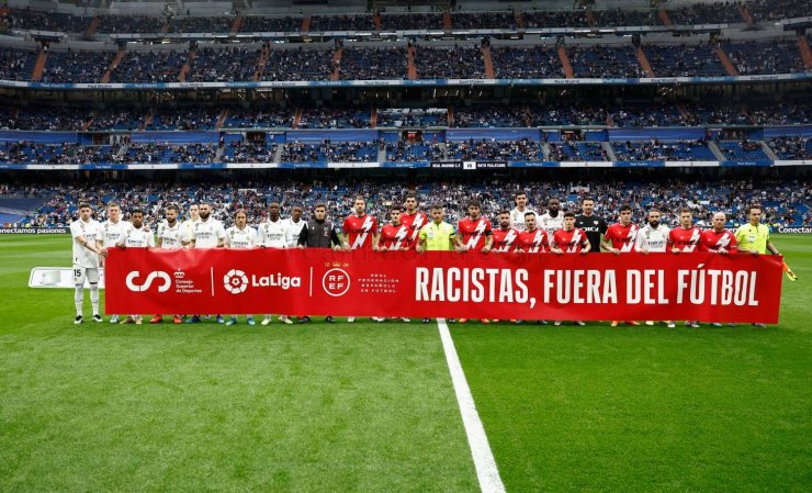 Игроки «Реала» поддержали Винисиуса перед матчем с «Райо Вальекано»