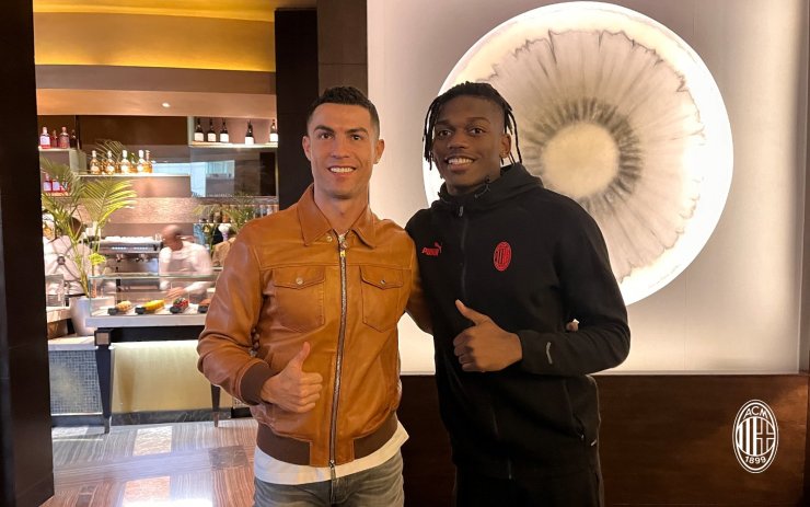 Роналду посетил тренировку «Милана» в Эр-Рияде и встретился с Леау