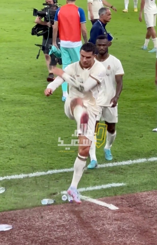 Роналду пнул 5 бутылок с водой после поражения «Аль-Насра» от конкурента