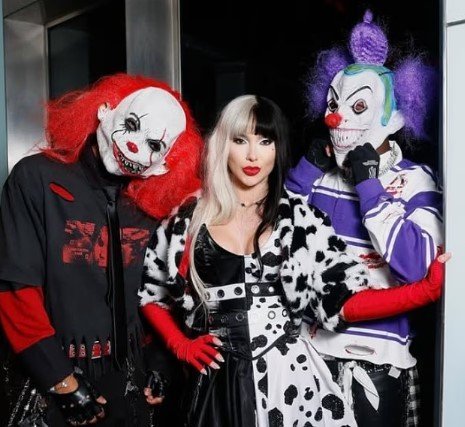 Винисиус предстал на Хэллоуин в образе клоуна