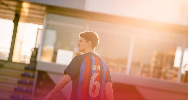 «Барселона» успешно заявила Гави. Игрок получил бывший номер Хави