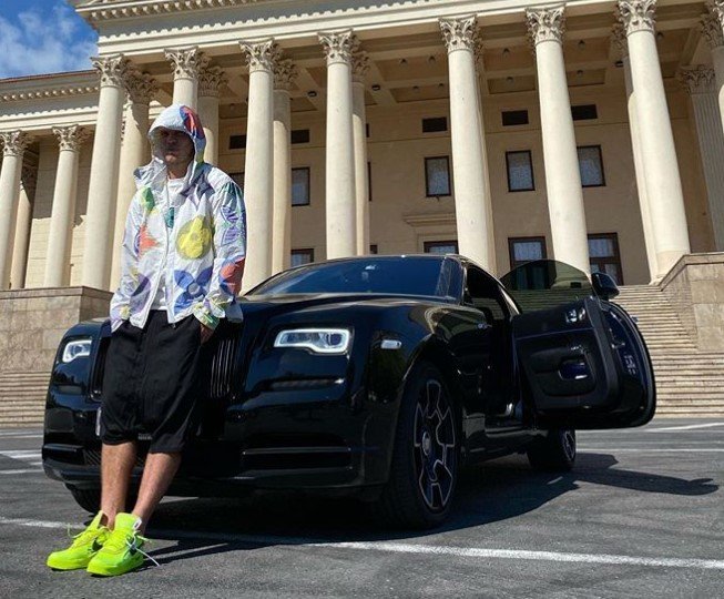 Кокорин сфотографировался на фоне Rolls Royce