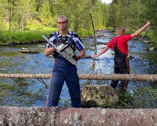 Колол дрова и прыгал дальше всех. История детства Эрлинга Холанда