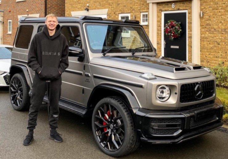 Lamborghini, Mercedes и Rolls-Royce. На чём ездят звёзды лондонского «Арсенала»