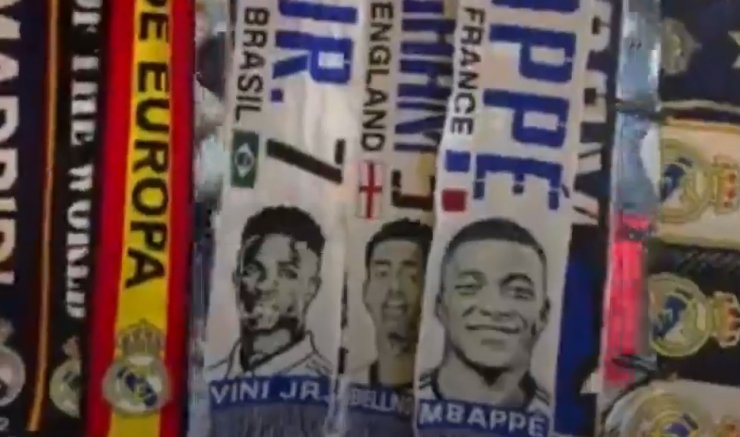 Возле «Сантьяго Бернабеу» уже продают шарфы с изображением Мбаппе