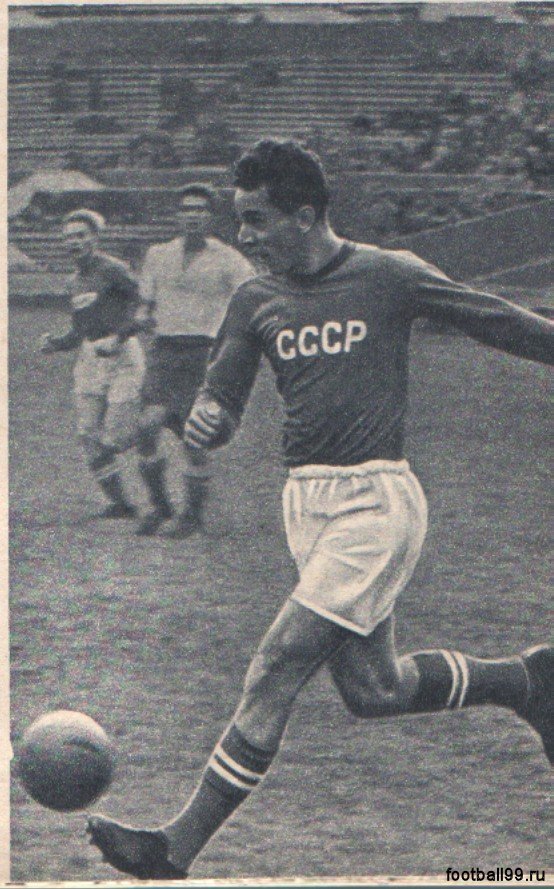 Турне московского «Спартака» в Южную Америку в 1959 начиналось в Бразилии. Кто был в делегации? Кого бразильская пресса называла «русским Гарринчей»? Был ли в составе Моцарт?