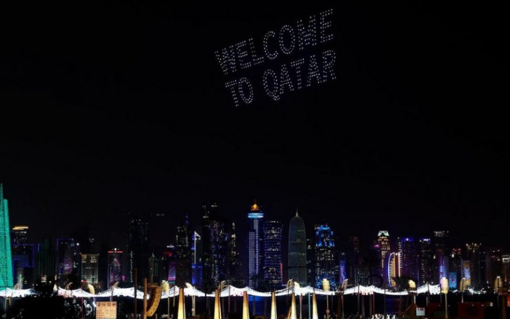 В преддверии ЧМ-2022 в Дохе прошли шоу с участием дронов и масштабный салют