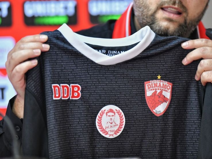 «Динамо» из Бухареста презентовало форму с именами болельщиков клуба