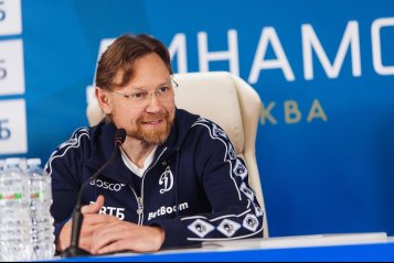 Валерий Карпин 