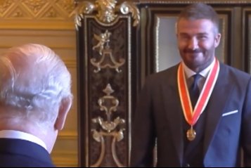 Карл III посвятил Бекхэма в рыцари