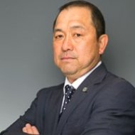 Тренер Казама Яхиро