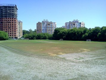Футбольное поле стадиона 