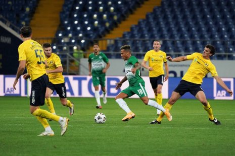 Игроки Ростова и Маккаби