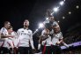 Игроки Фулхэма празднуют гол в ворота Брайтона