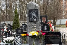 Памятник Василию Уткину