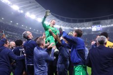 Сафонов с командой